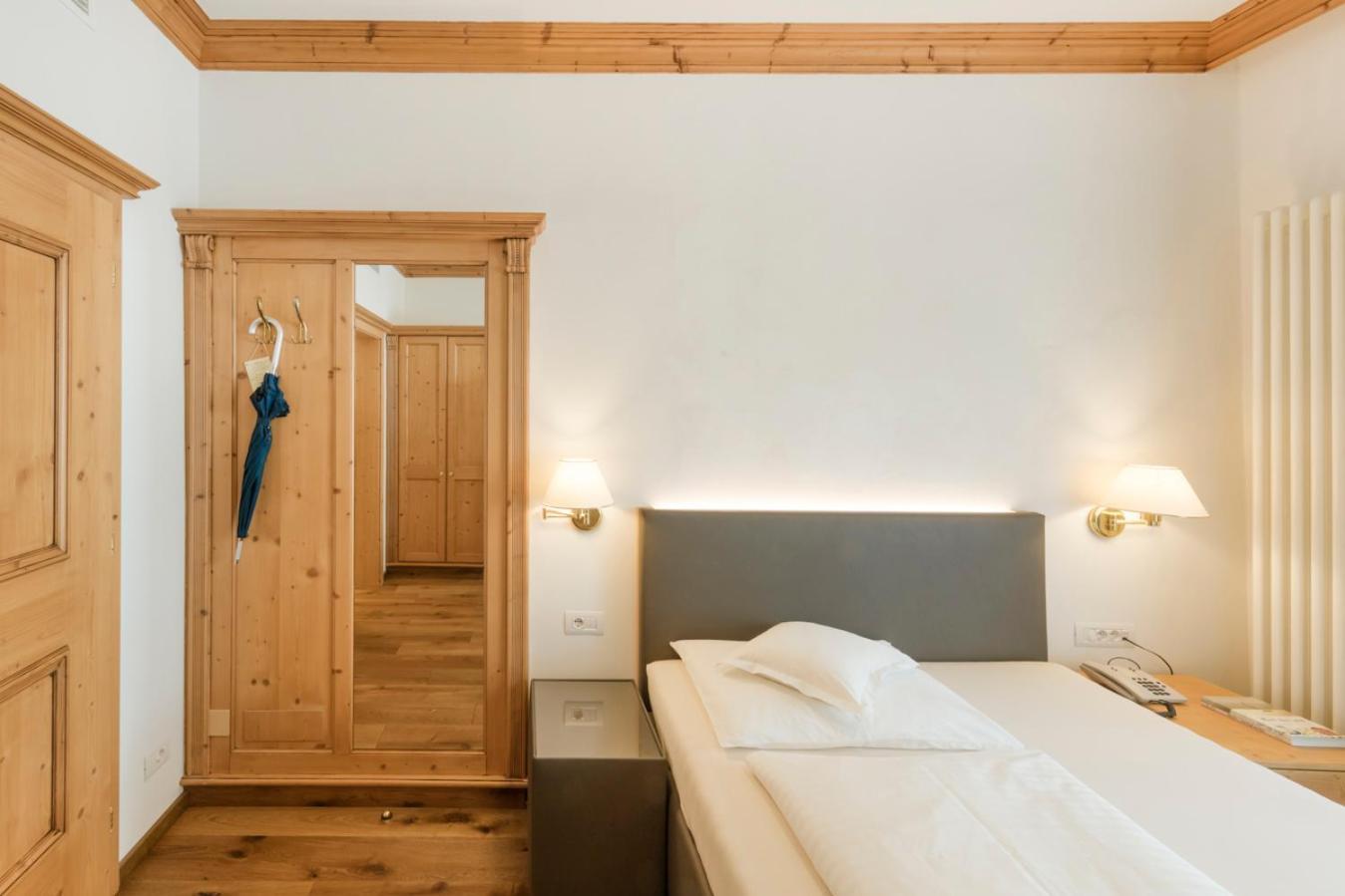 Hotel Schlosswirt Schenna Eksteriør billede