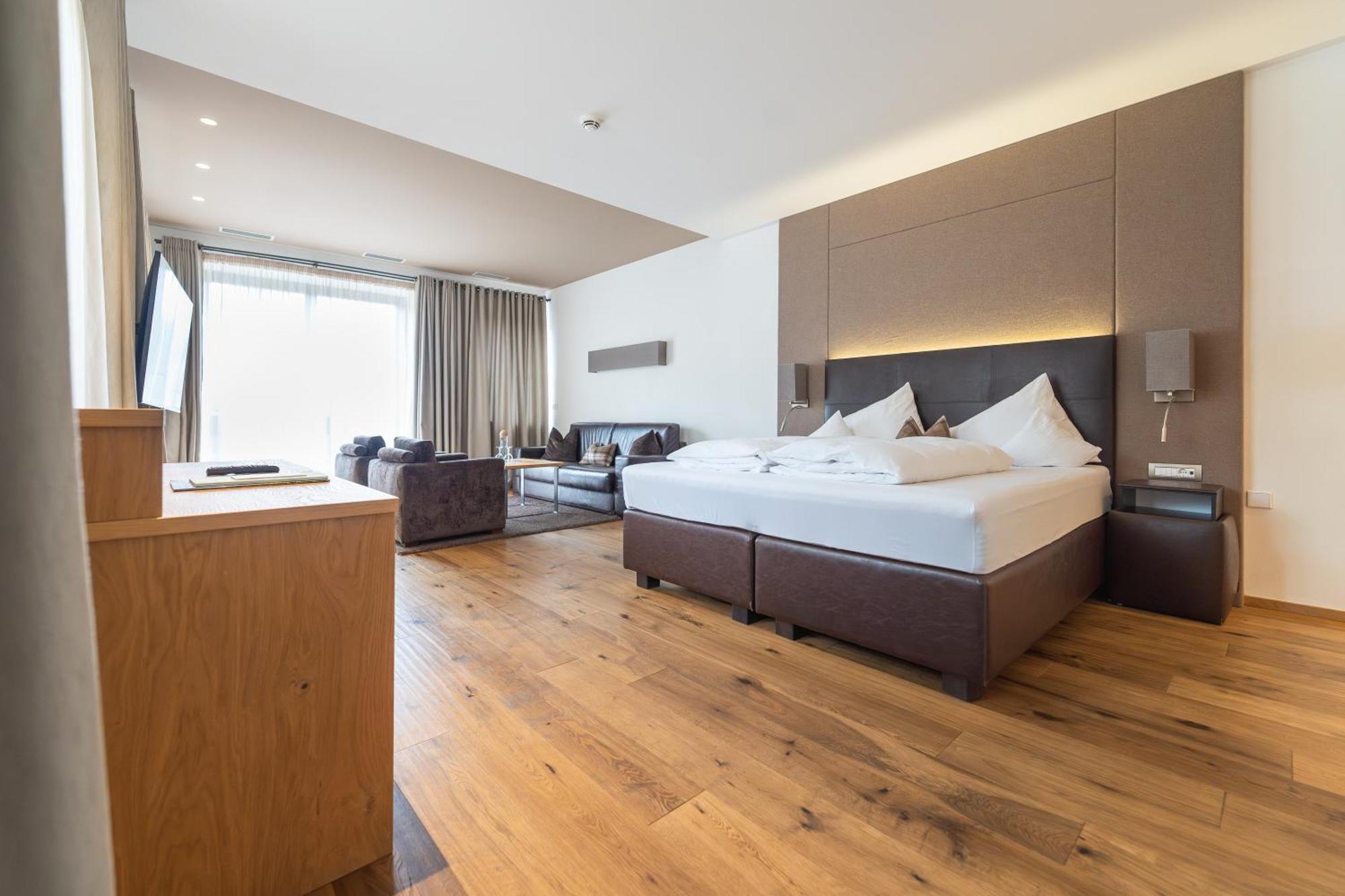 Hotel Schlosswirt Schenna Eksteriør billede
