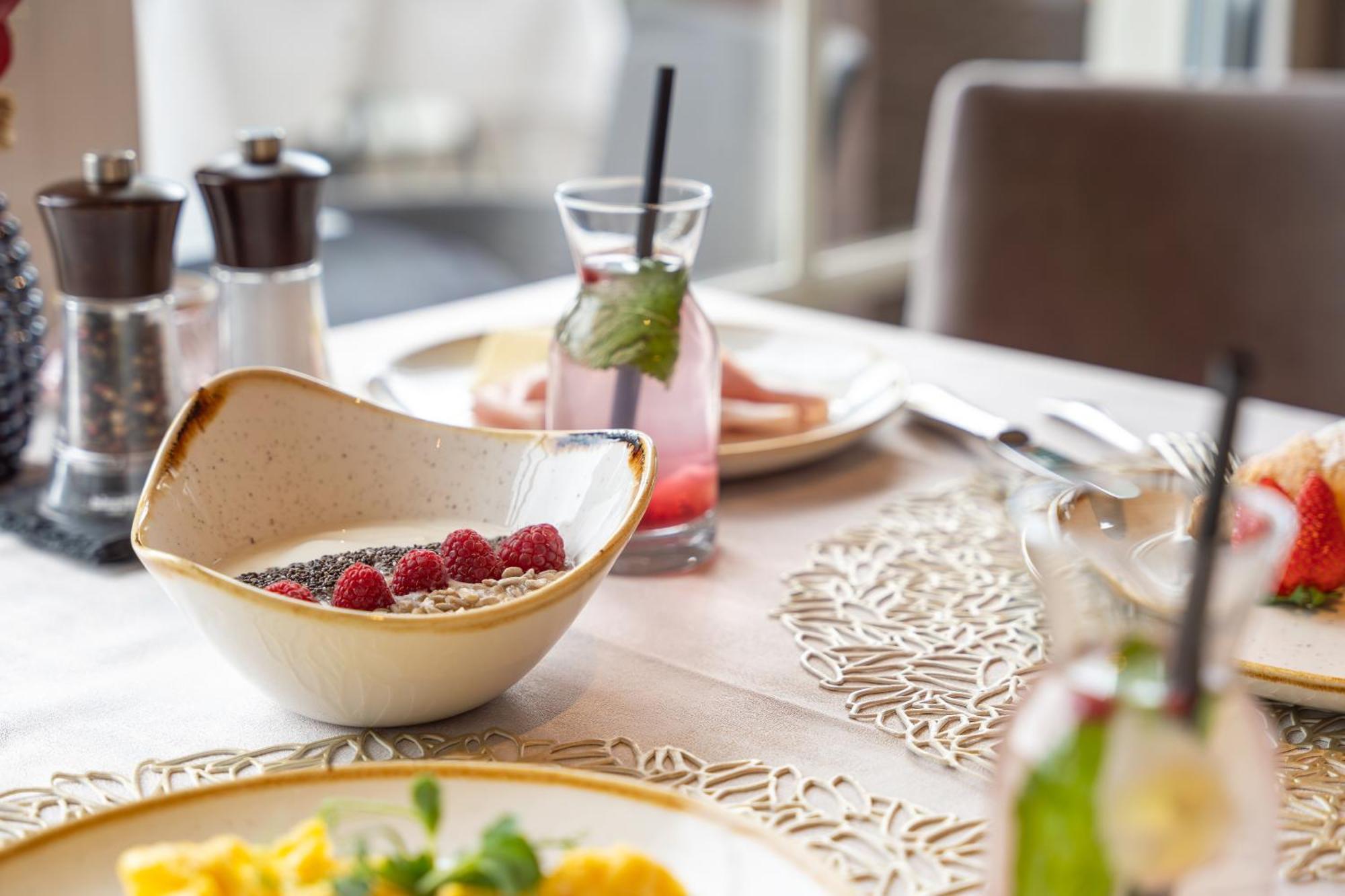 Hotel Schlosswirt Schenna Eksteriør billede