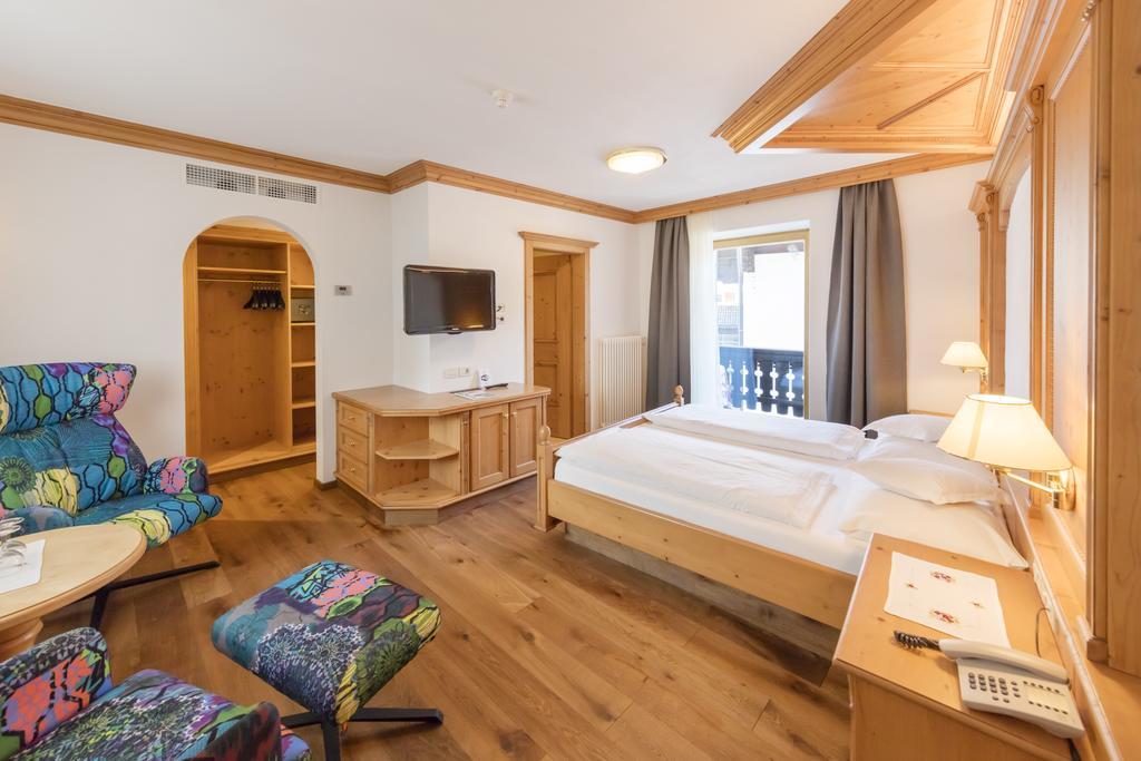 Hotel Schlosswirt Schenna Eksteriør billede