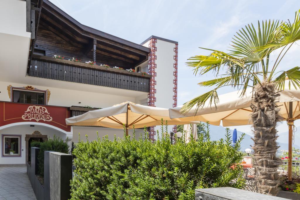 Hotel Schlosswirt Schenna Eksteriør billede