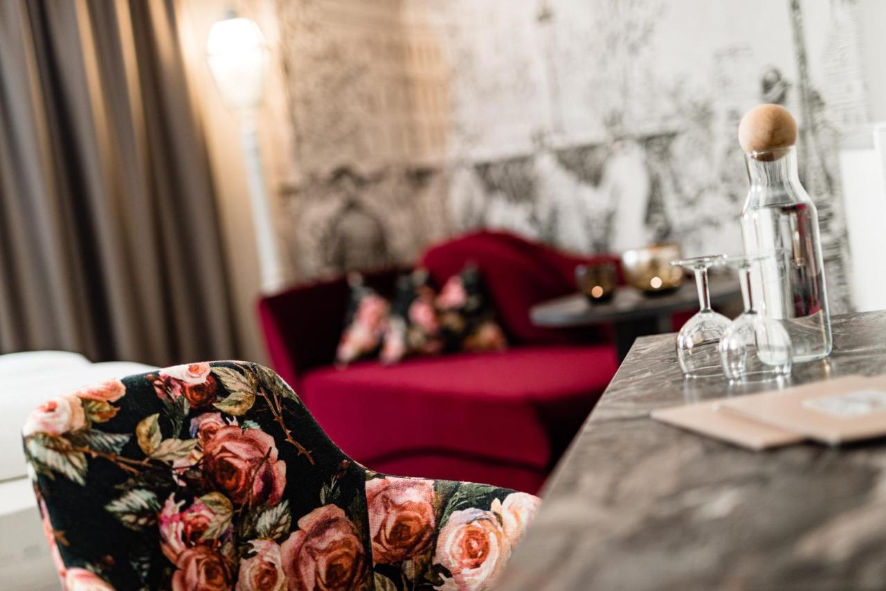 Hotel Schlosswirt Schenna Eksteriør billede
